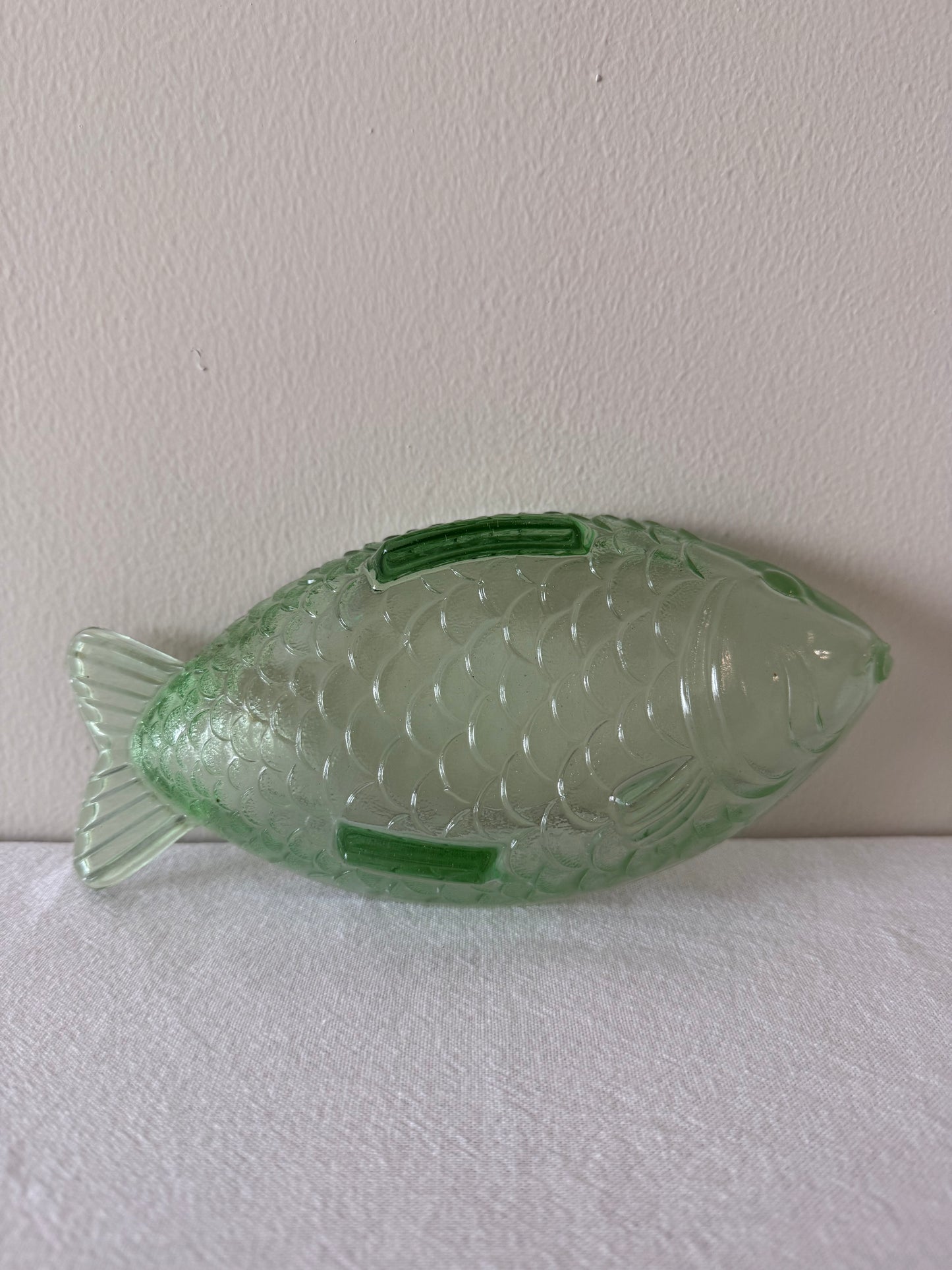 Glass fish dish