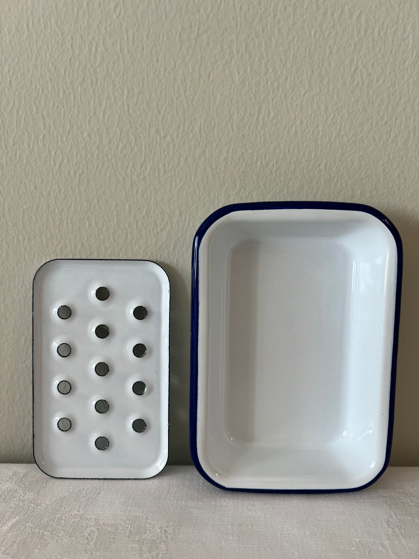 Soap dish with blue trim