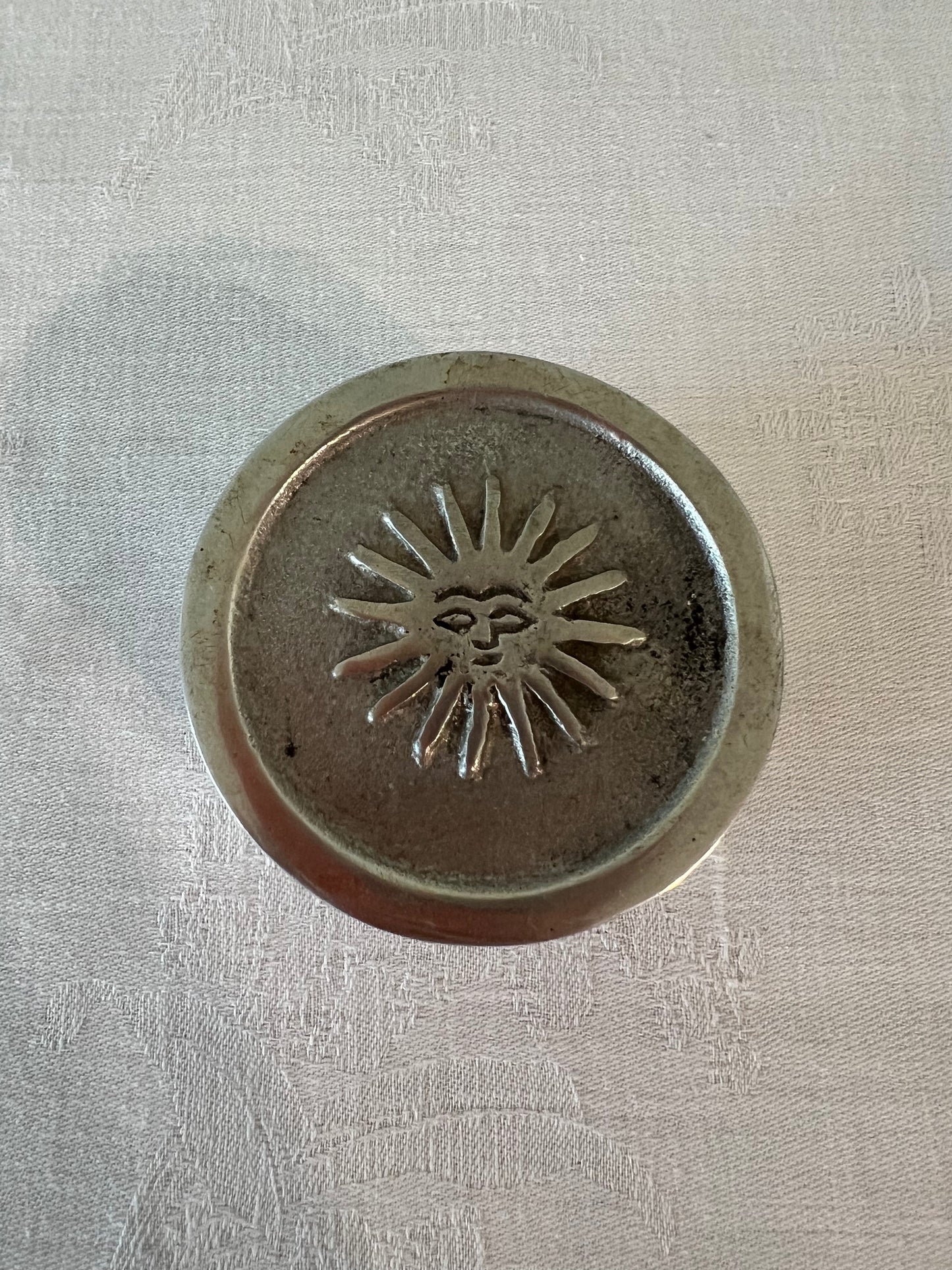 Sun lid trinket pot