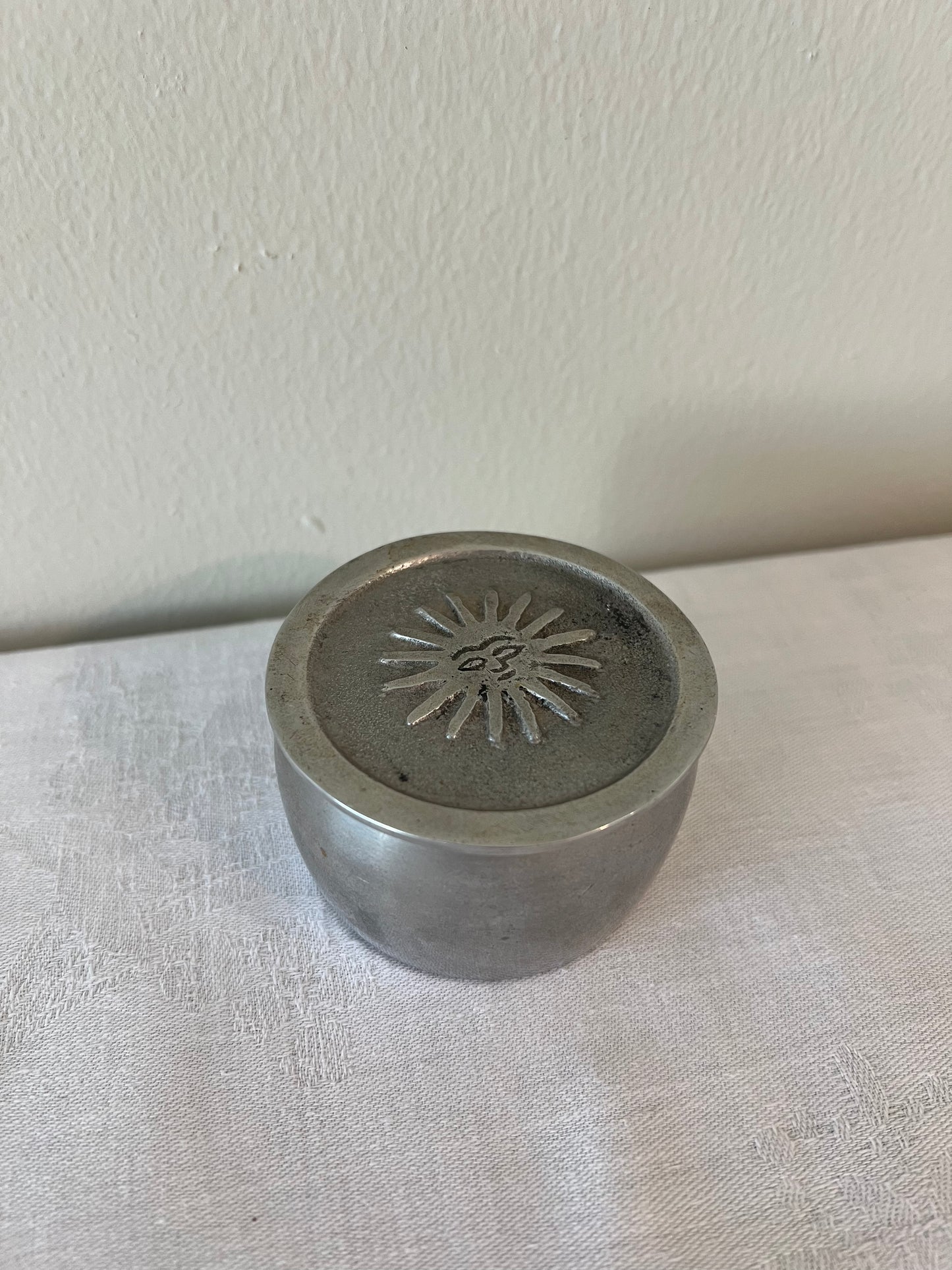 Sun lid trinket pot