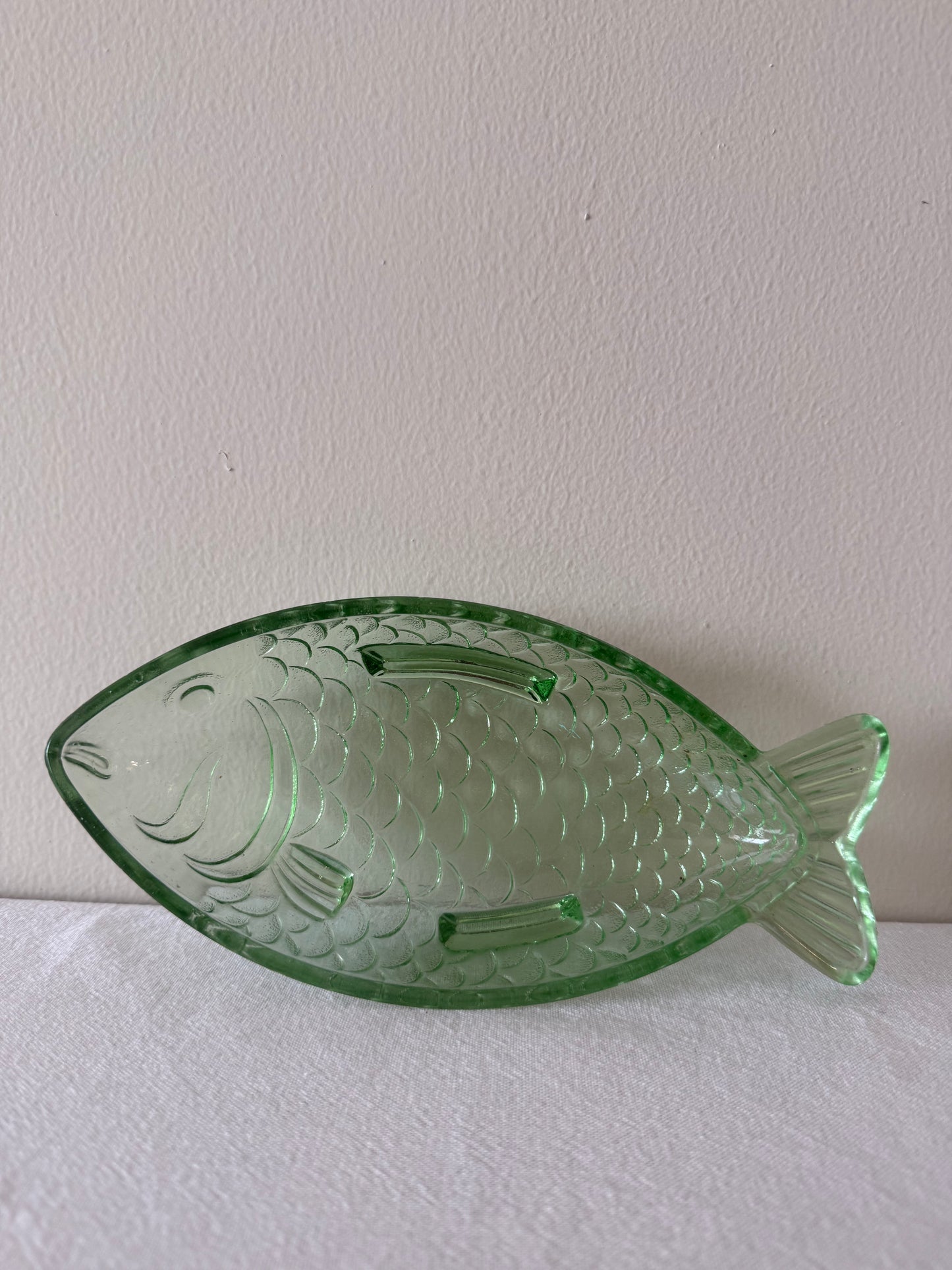 Glass fish dish