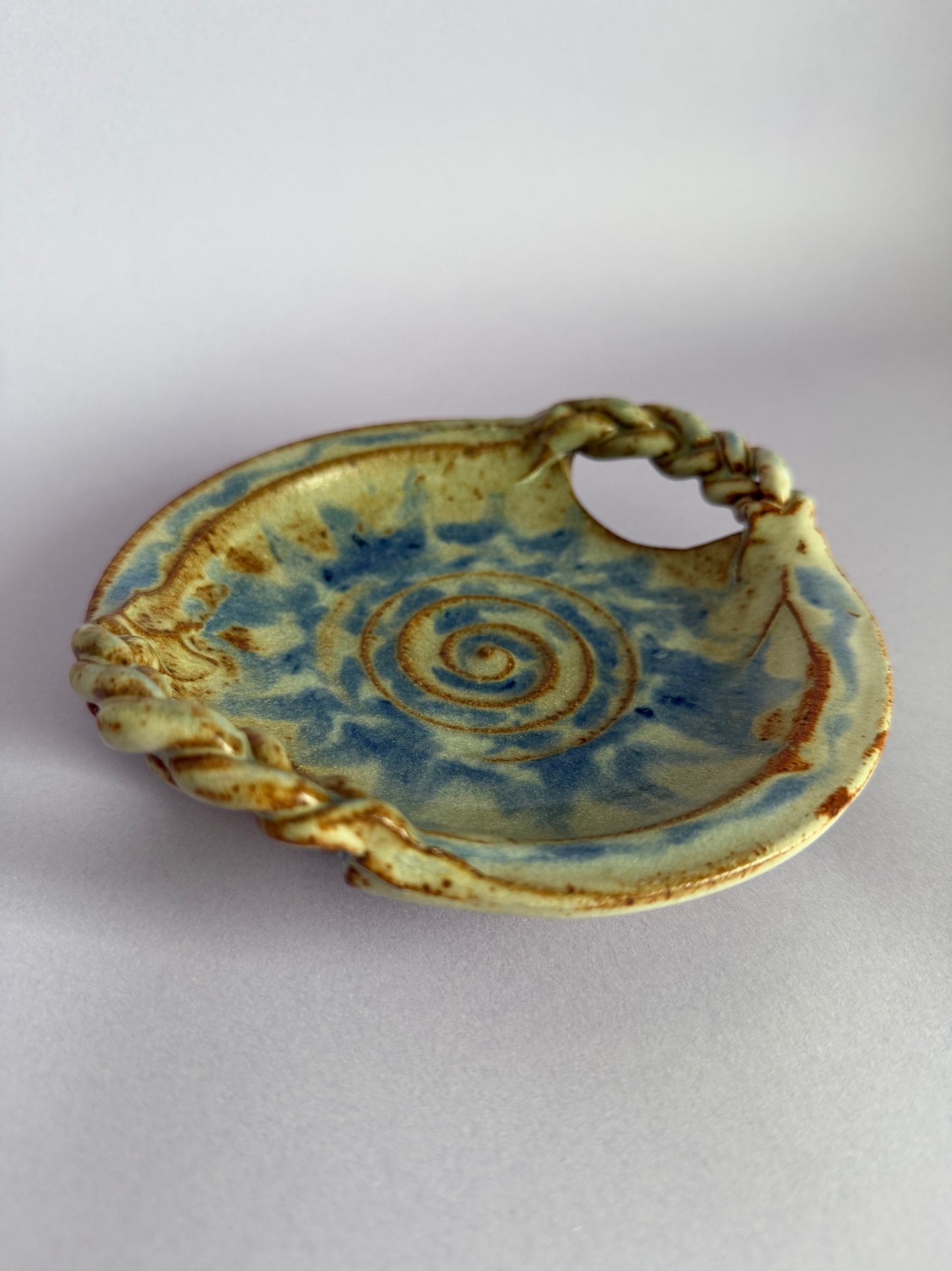 Ceramic swirl dish