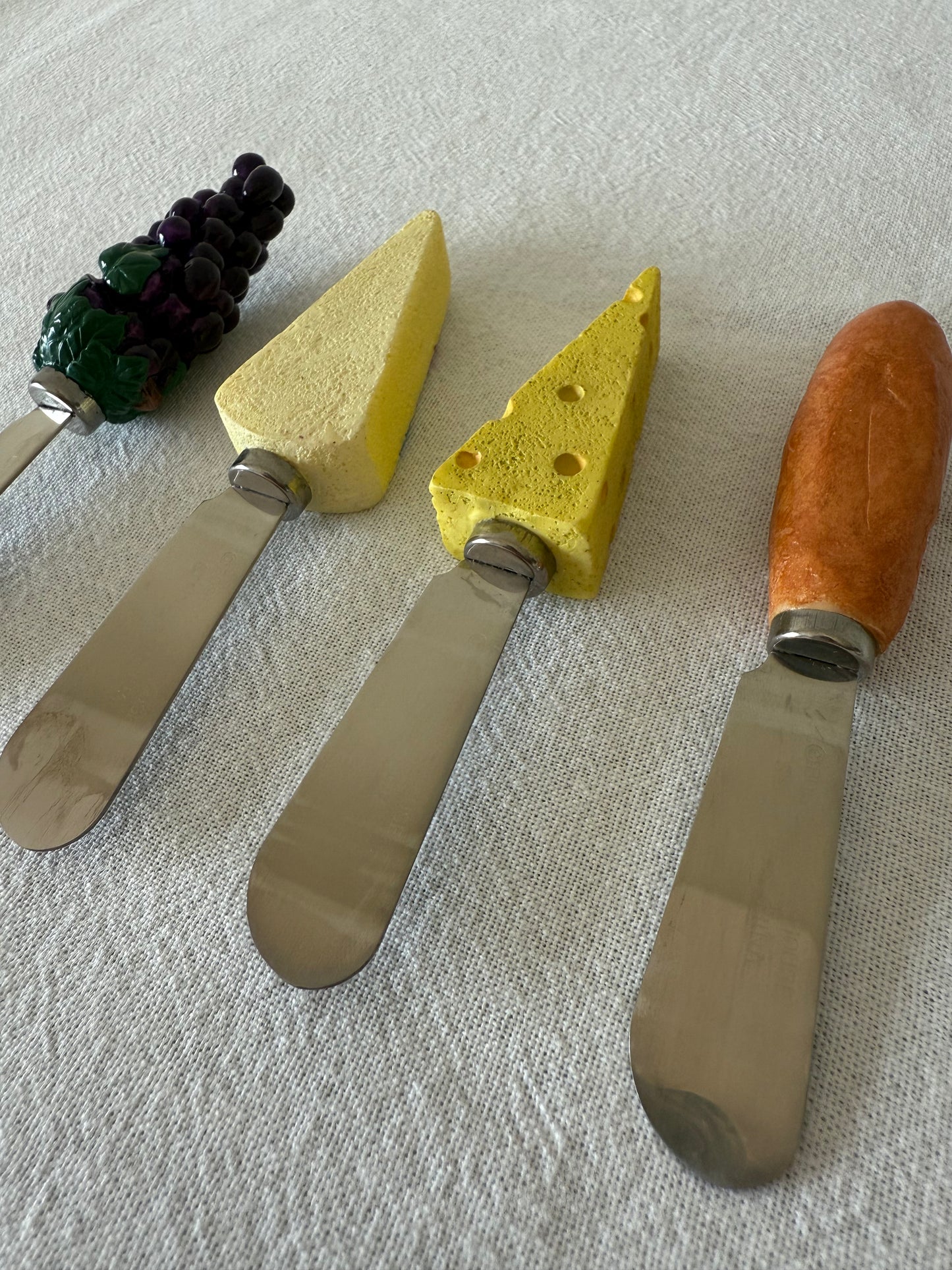 Novelty cheese knives