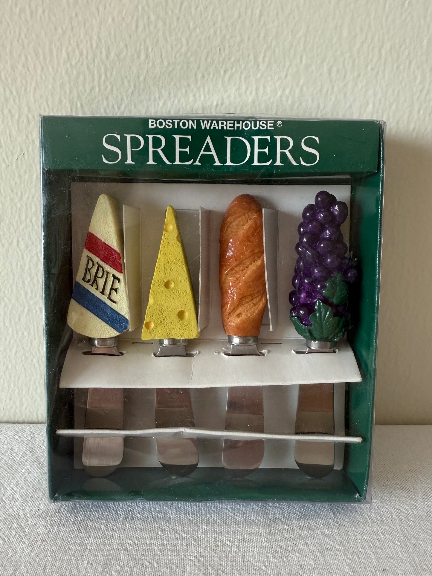 Novelty cheese knives