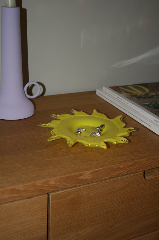 J Calcass glass sun dish