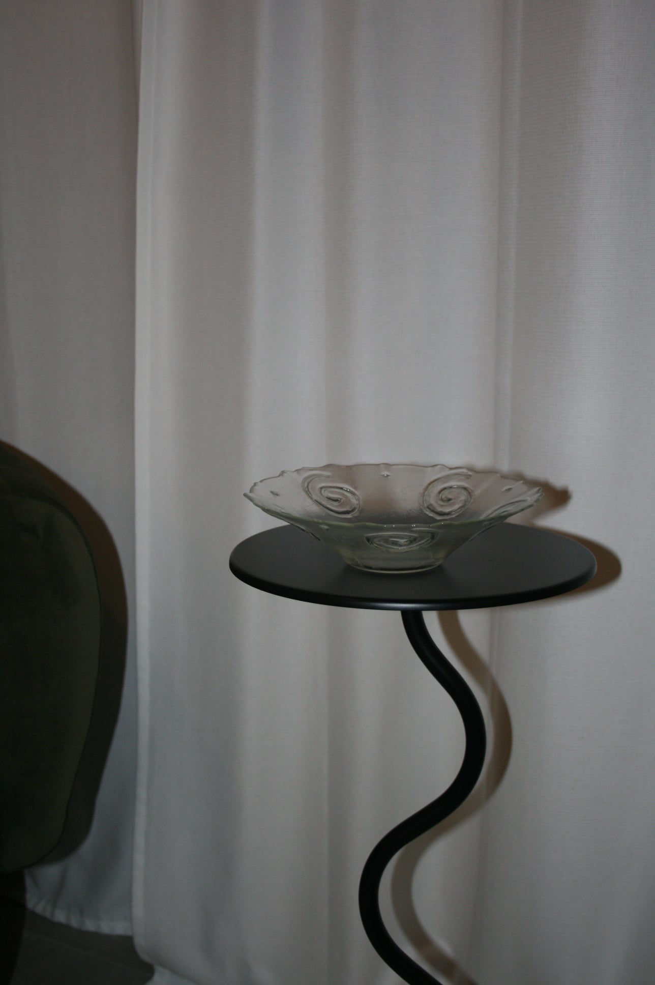 Glass spiral bowl