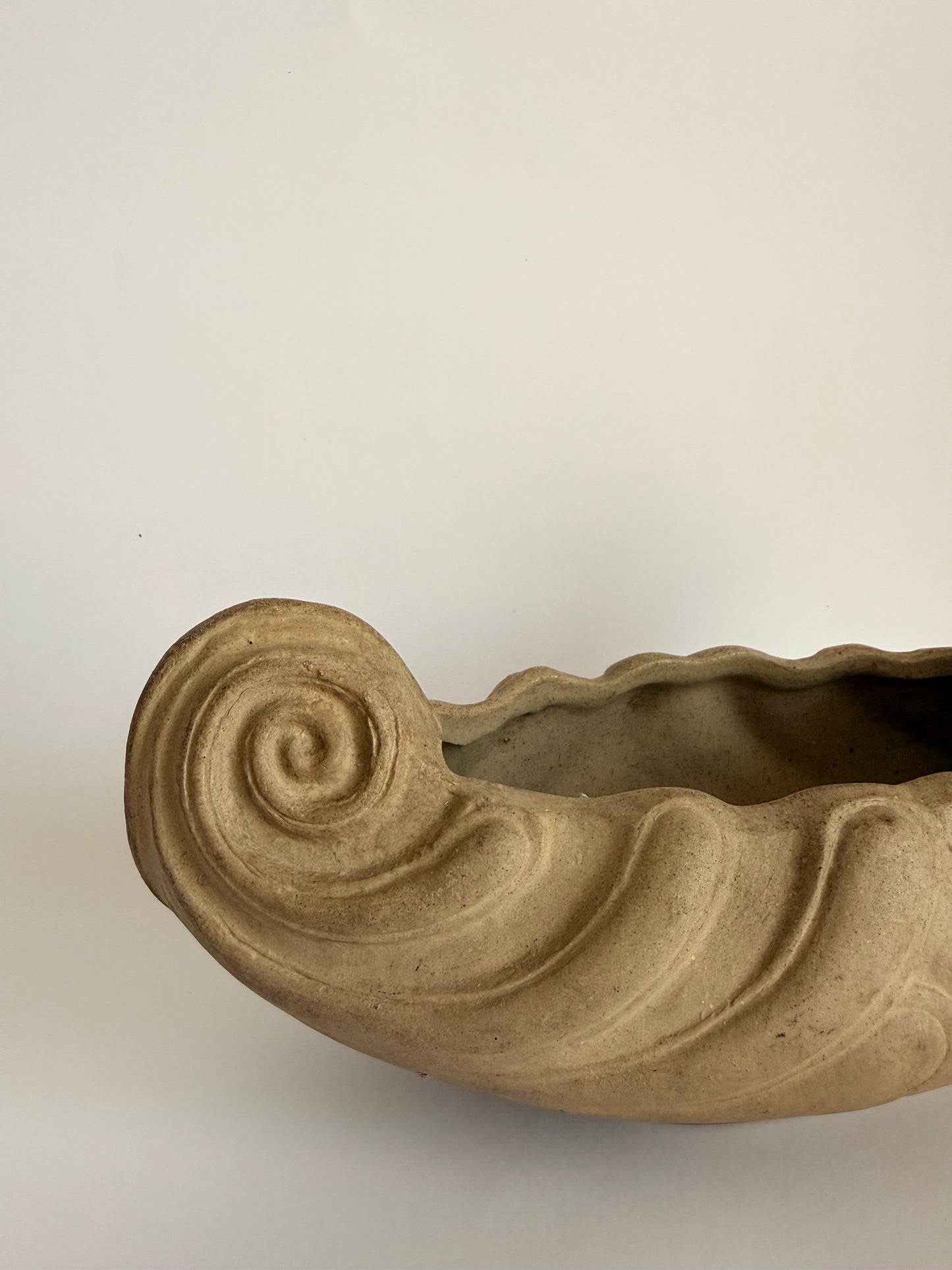 Hillstonia gondola scroll vase