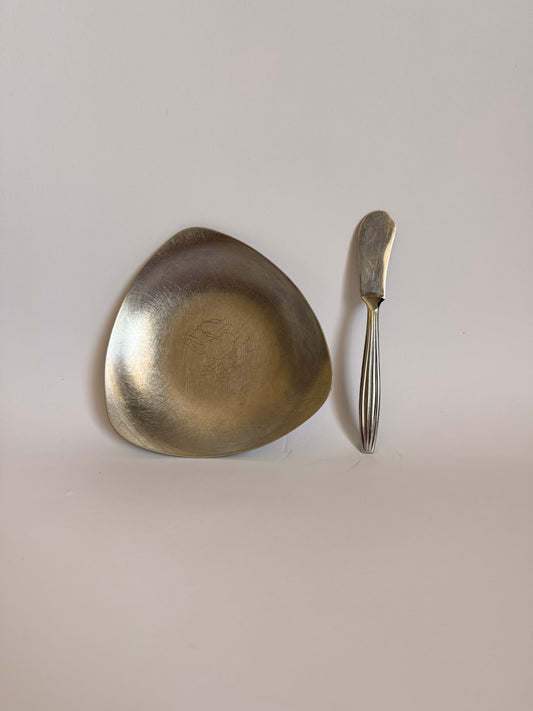 Butter knife and dish