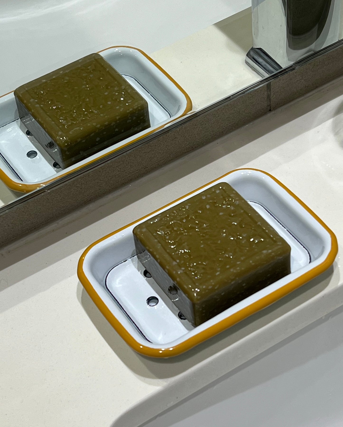 Soap dish with yellow trim