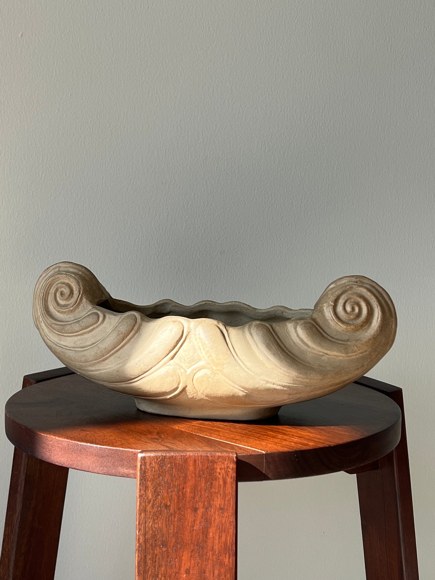 Hillstonia gondola scroll vase