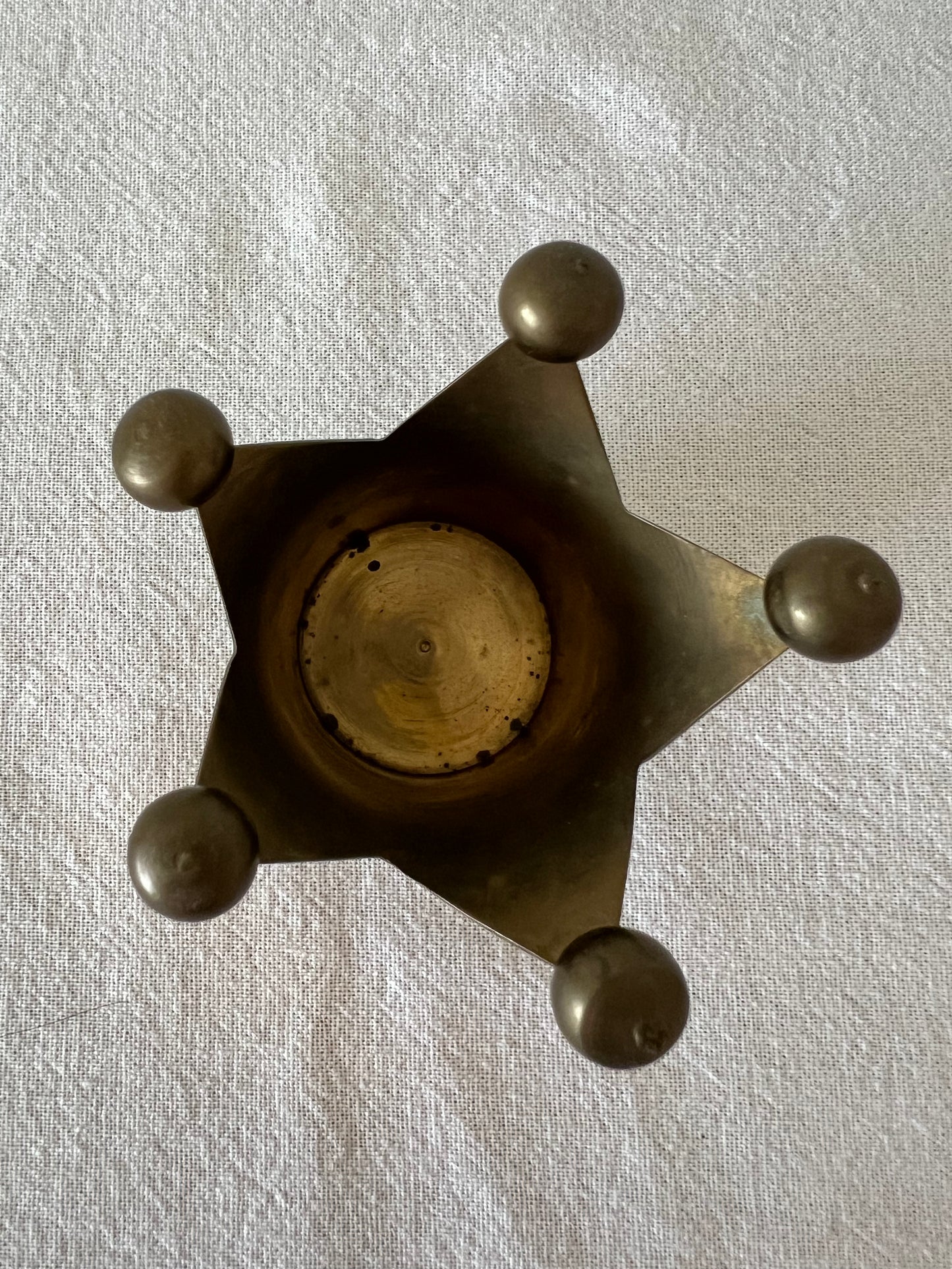 Crown tea light holder