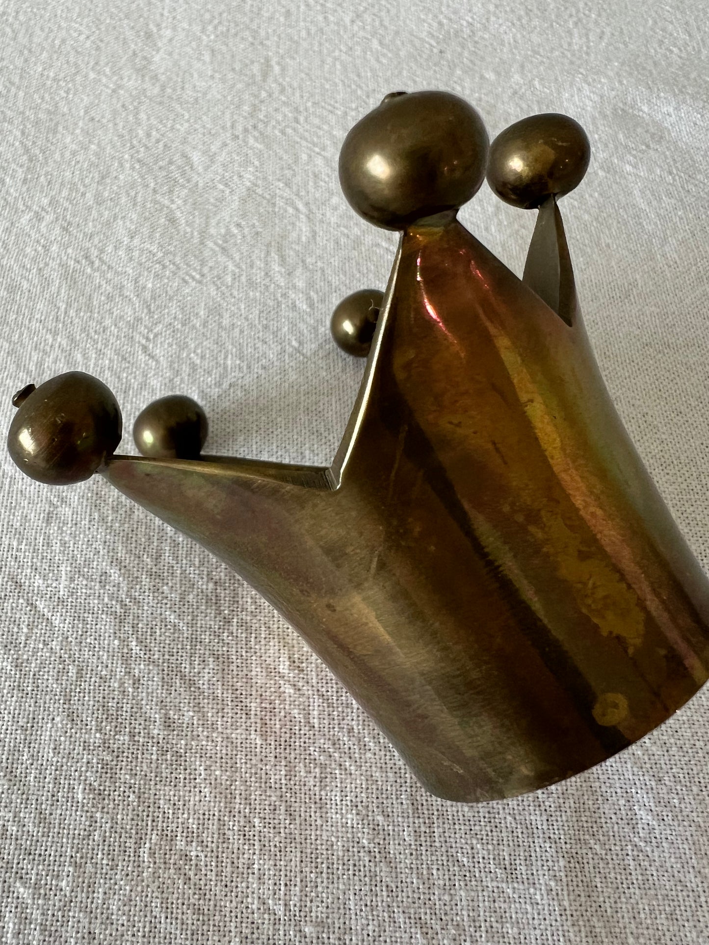 Crown tea light holder