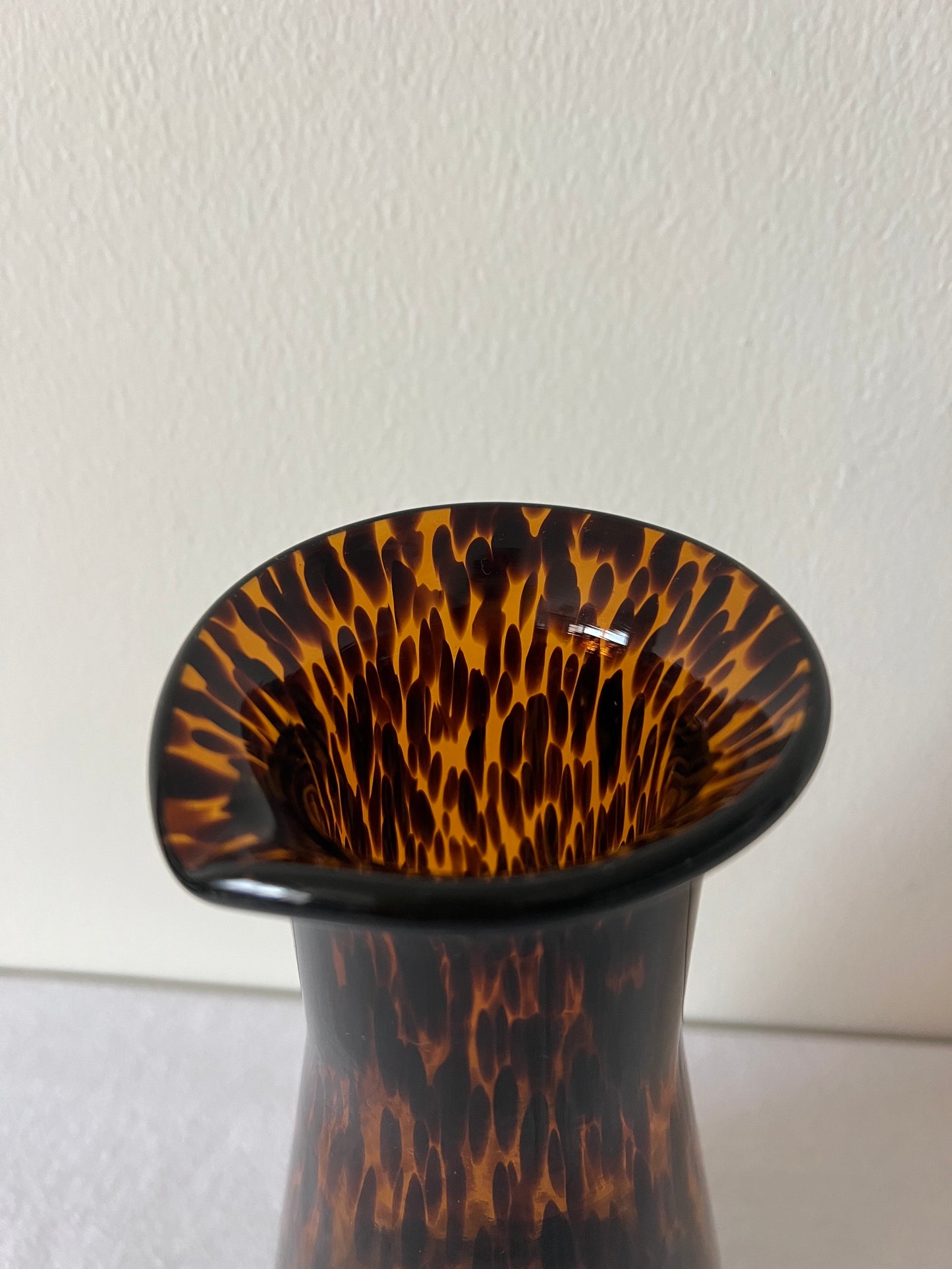 Tortoise shell glass carafe