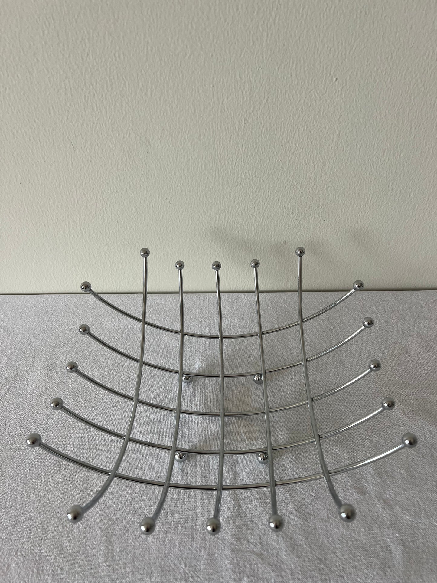 Criss cross fruit bowl