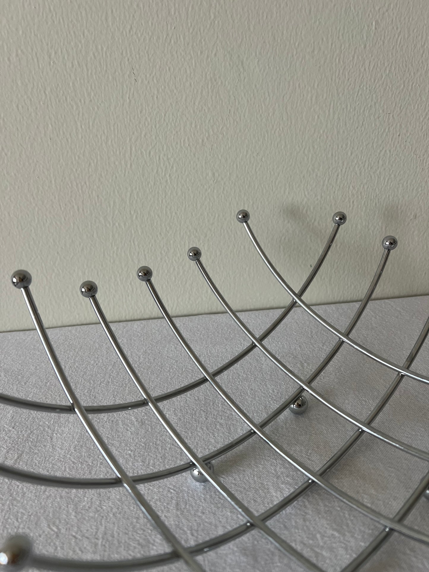 Criss cross fruit bowl