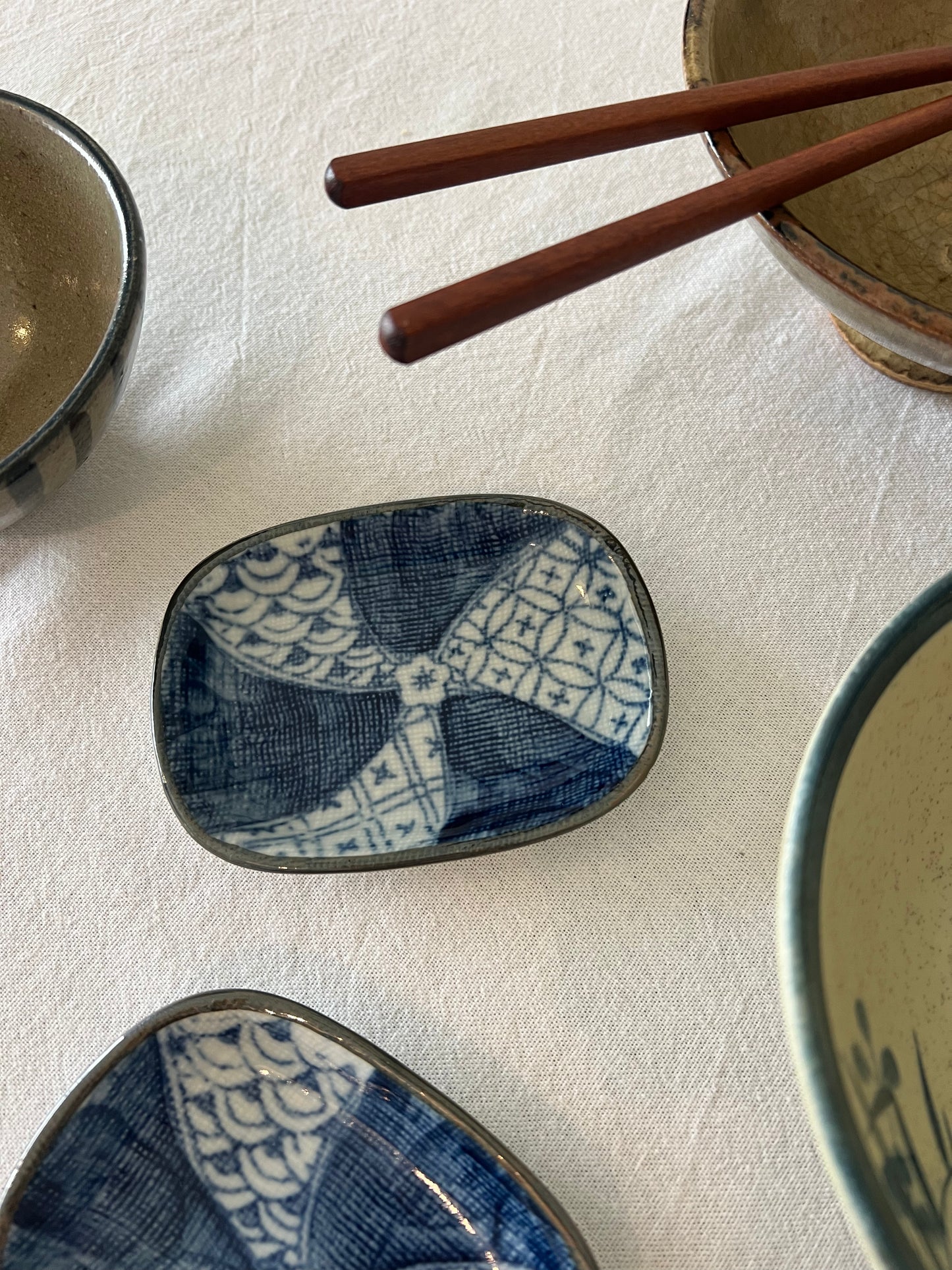 Set of 2 sauce dishes